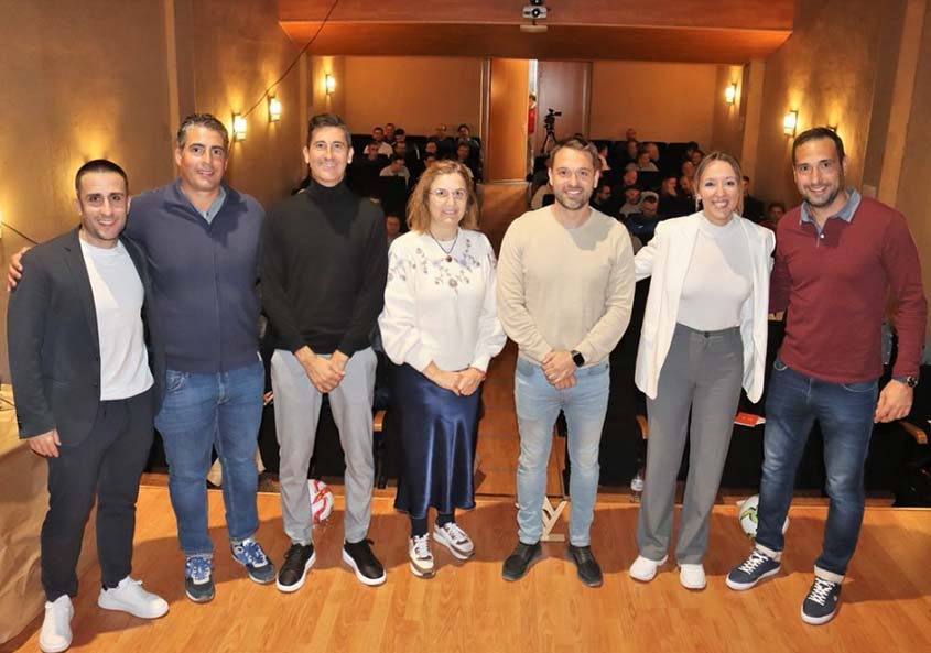 Jornada de Actualización para Entrenadores de Fútbol en la Provincia de Valencia: Integrando Conocimientos Prácticos para el Rendimiento - Yo Soy Mi Dieta Jornada de Actualizacion para Entrenadores de Futbol grupo